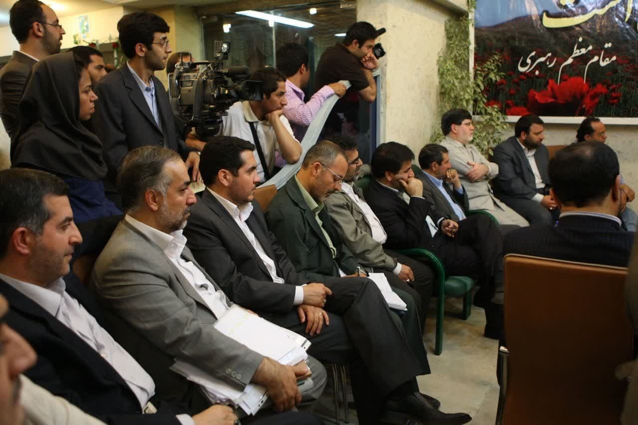 پشت صحنه مناظره میرحسین با احمدی‌نژاد