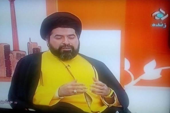 یک روحانی با لباس زرد در برنامه تلویزیونی +عکس یک روحانی با لباس زرد در برنامه تلویزیونی +عکس