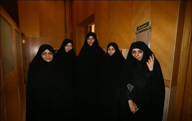 الهام چرخنده در میان نمایندگان زن+عکس