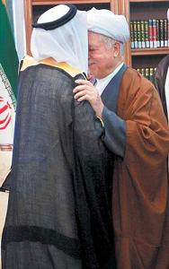 بوسه دردسرساز بر پیشانی رفسنجانی + عکس بوسه دردسرساز بر پیشانی رفسنجانی + عکس