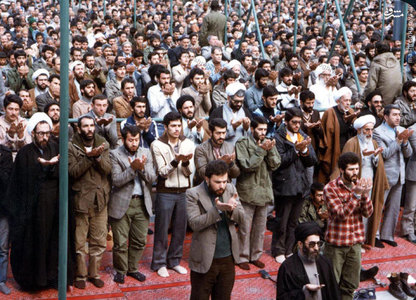 تصاویری از ادوار مختلف حضور رهبرانقلاب‌ در سنگرنمازجمعه