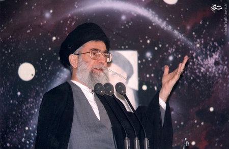 تصاویری از ادوار مختلف حضور رهبرانقلاب‌ در سنگرنمازجمعه