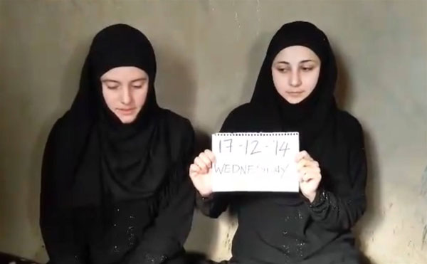 آزادی دو دختر ایتالیایی از دست داعش +تصاویر آزادی دو دختر ایتالیایی از دست داعش +تصاویر