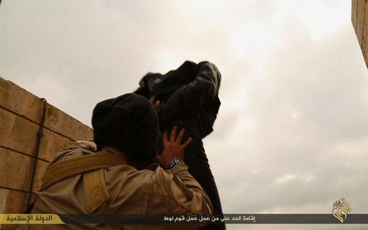 سنگسار یک زن عراقی توسط گروهک داعش! +تصاویر سنگسار یک زن عراقی توسط گروهک داعش! +تصاویر