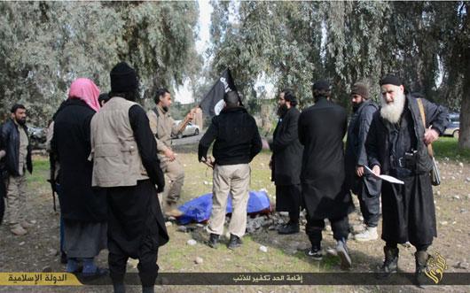 سنگسار یک زن عراقی توسط گروهک داعش! +تصاویر سنگسار یک زن عراقی توسط گروهک داعش! +تصاویر