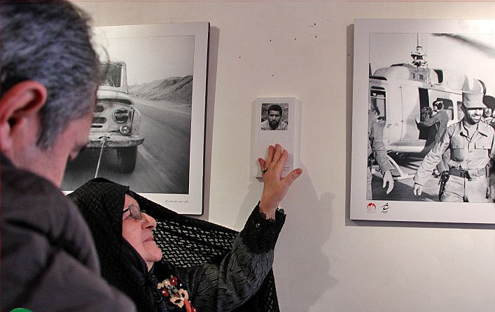 شهیدی که از پیکر پدر شهیدش عکس گرفت شهیدی که از پیکر پدر شهیدش عکس گرفت