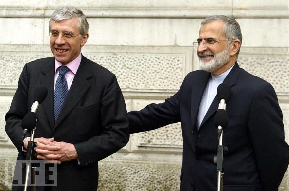 وقتی کمال خرازی به جک استراو پسگردنی زد! وقتی کمال خرازی به جک استراو پسگردنی زد!