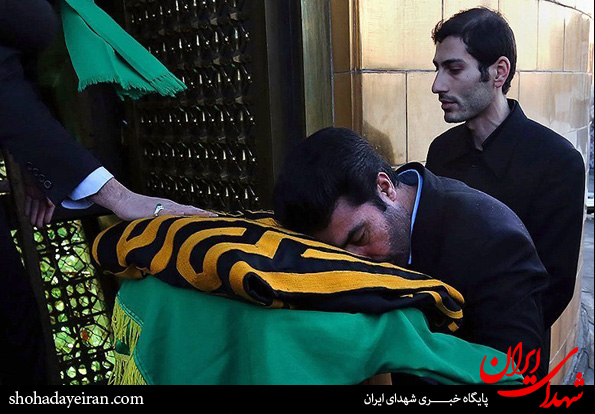 تصاویر/تعویض پرچم گنبد حرم مطهر رضوی - مشهد