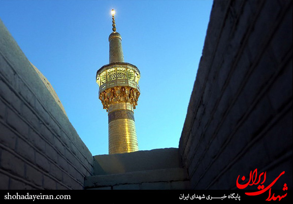 تصاویر/تعویض پرچم گنبد حرم مطهر رضوی - مشهد