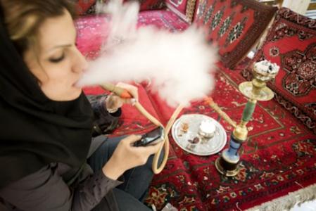 زنان در قهوهخانهها چه میکنند؟!+تصاویر زنان در قهوهخانهها چه میکنند؟!+تصاویر