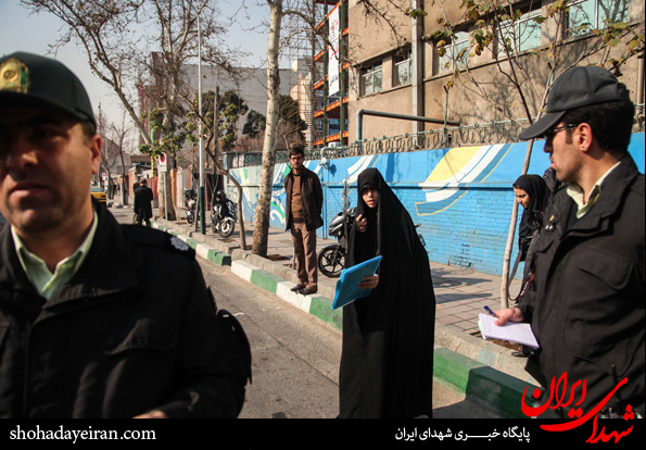 تصاویر/اعطای نامه اعتراضی بسیج خواهران دانشگاه های تهران به سفارت فرانسه