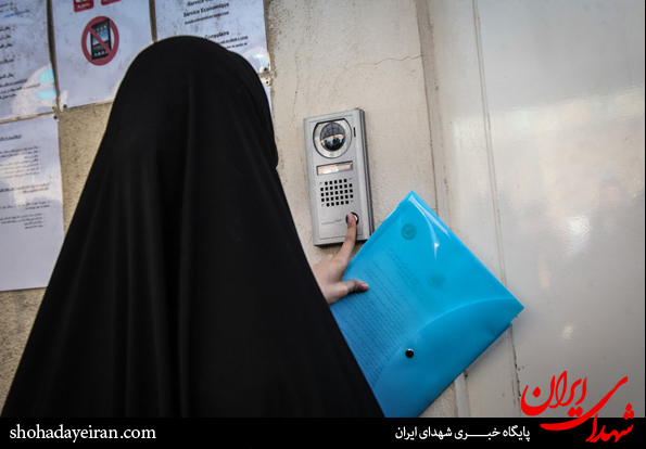 تصاویر/اعطای نامه اعتراضی بسیج خواهران دانشگاه های تهران به سفارت فرانسه
