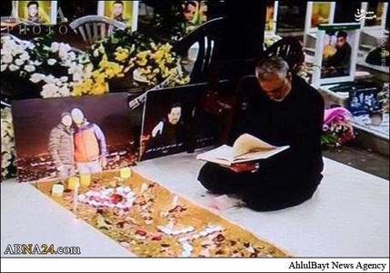 عکس/ سردار سلیمانی بر سر مزار جهاد مغنیه عکس/ سردار سلیمانی بر سر مزار جهاد مغنیه