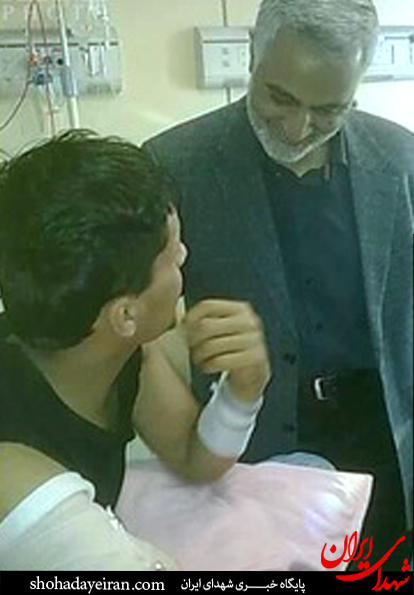 عکس/ عیادت سردار سلیمانی از مجروحین جنگ با داعش