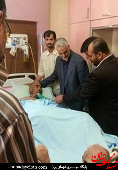 عکس/ عیادت سردار سلیمانی از مجروحین جنگ با داعش