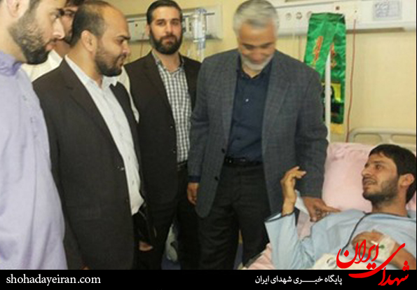 عکس/ عیادت سردار سلیمانی از مجروحین جنگ با داعش