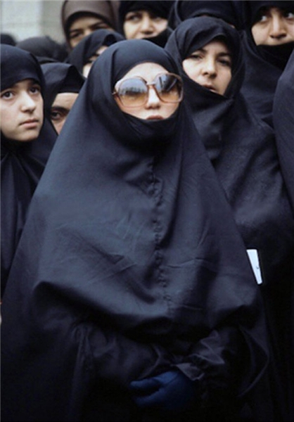 این زن انقلابی است+عکس این زن انقلابی است+عکس
