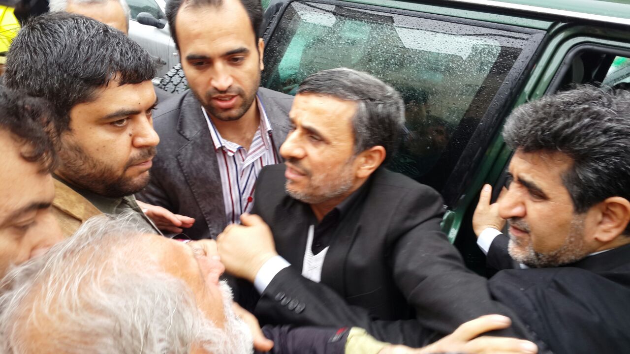 ورود احمدی نژاد به جمع راهپیمایان 22 بهمن +عکس