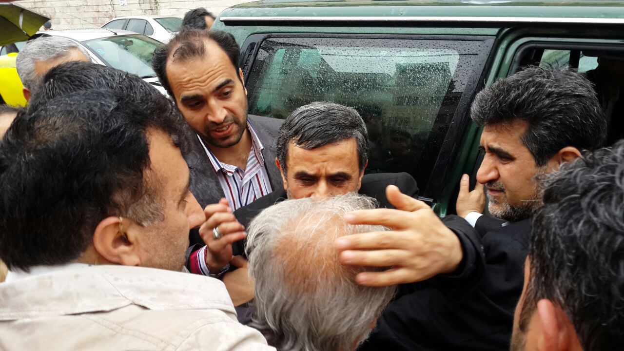 ورود احمدی نژاد به جمع راهپیمایان 22 بهمن +عکس