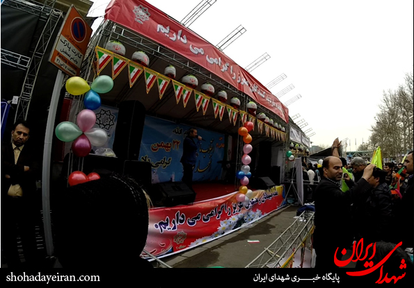 جای خالی عکس امام و آقا در غرفه های 22 بهمن +عکس
