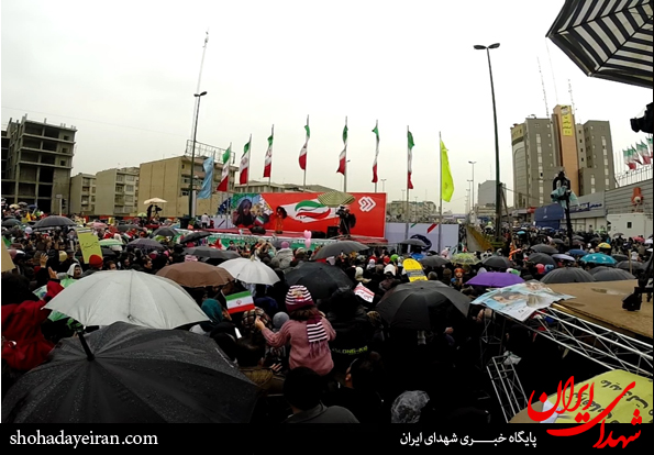 جای خالی عکس امام و آقا در غرفه های 22 بهمن +عکس