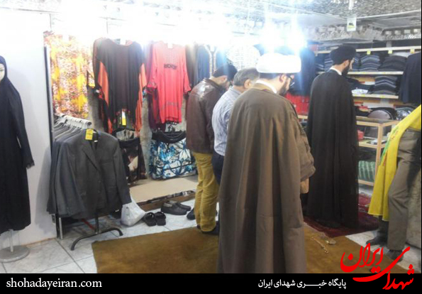 تصاویر/ نماز جماعت در یک بوتیک تهرانی تصاویر/ نماز جماعت در یک بوتیک تهرانی