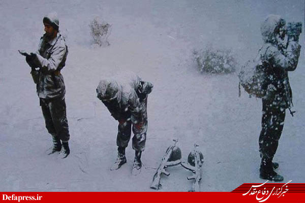 نماز رزمندگان اسلام در زیر سرمای 20 درجه +عکس