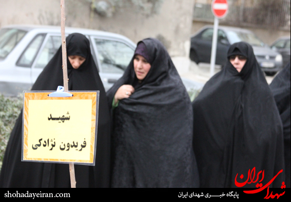 تصاویر/ مراسم درختکاری توسط خانواده های شهدا تصاویر/ مراسم درختکاری توسط خانواده های شهدا