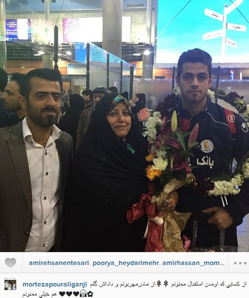 پورعلی گنجی در کنار مادر و بردارش + عکس