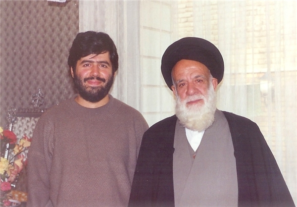 کتیبه‌ای که رهبر انقلاب بر آن 