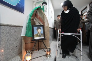مادر شهیدی که منزل خود را مادر شهیدی که منزل خود را