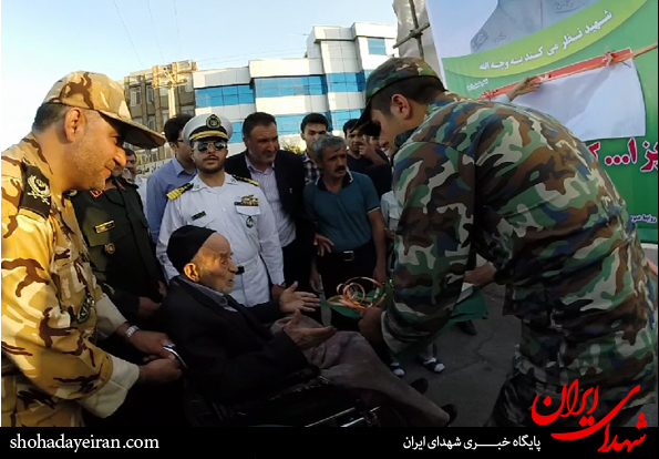پدر سرلشکر شهید کاظمی به دیدار فرزندش شتافت