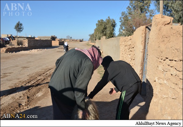 عکس/ زکاتگيري اجباري داعش از فقرا عکس/ زکاتگيري اجباري داعش از فقرا