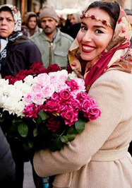 دختر شیک پوشی که گل می فروشد-عکس دختر شیک پوشی که گل می فروشد-عکس