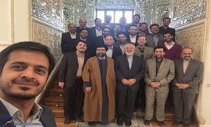 عکس سلفی تعدادی از فرزندان شهدا با ظریف