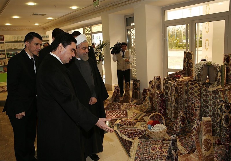 ۳ هدیه روحانی به رئیسجمهور ترکمنستان+ تصاویر ۳ هدیه روحانی به رئیسجمهور ترکمنستان+ تصاویر