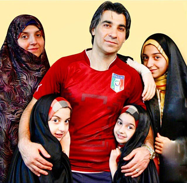 وحید شمسایی در کنار همسر و سه دخترش +عکس وحید شمسایی در کنار همسر و سه دخترش +عکس