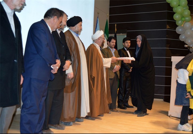 کتاب رهبر معظم انقلاب برای مهاجران افغانی کتاب رهبر معظم انقلاب برای مهاجران افغانی