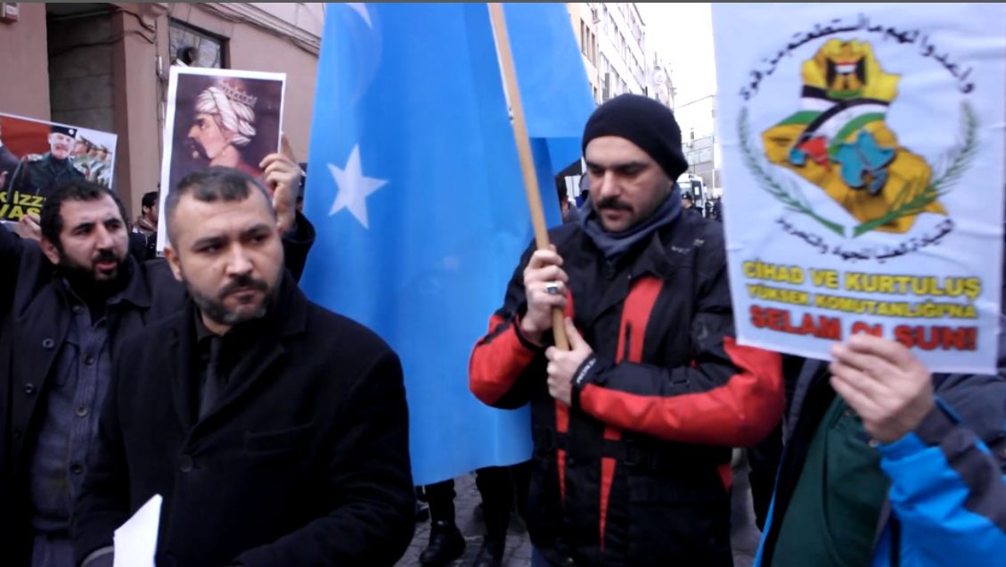 نوه صدام در تجمع حامیان داعش علیه ایران +تصاویر نوه صدام در تجمع حامیان داعش علیه ایران +تصاویر