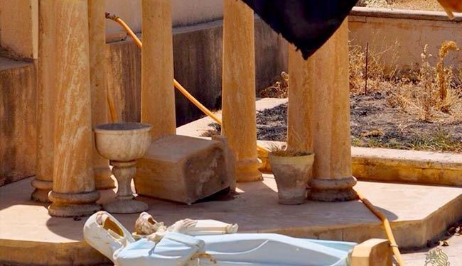 تروریستهای داعش در کلیساهای نینوا! +عکس تروریستهای داعش در کلیساهای نینوا! +عکس