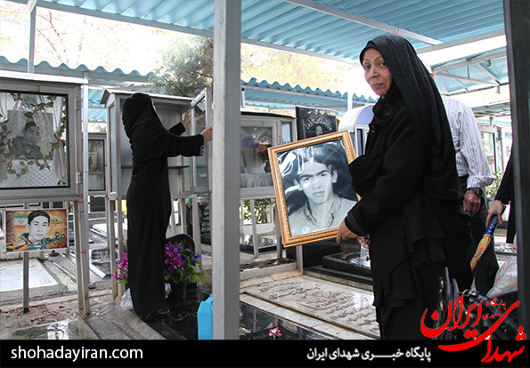 غبارروبی مزار شهدا در آخرین پنجشنبه سال 93