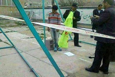 جسد حلق آویز پسر نوجوان در دبیرستان دخترانه + عکس جسد حلق آویز پسر نوجوان در دبیرستان دخترانه + عکس