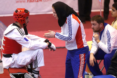 یک مربی یک مربی