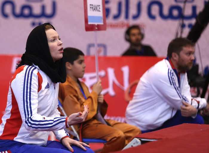 یک مربی یک مربی