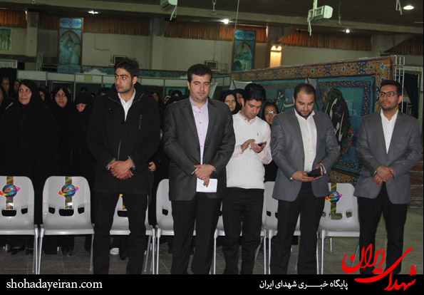 تصاویر/ غبار روبی قبور شهدا با گل و گلاب
