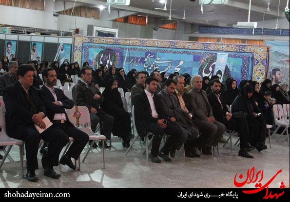 تصاویر/ غبار روبی قبور شهدا با گل و گلاب