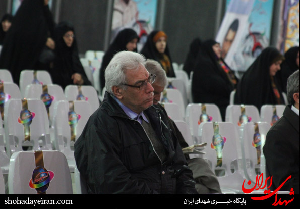 تصاویر/ غبار روبی قبور شهدا با گل و گلاب