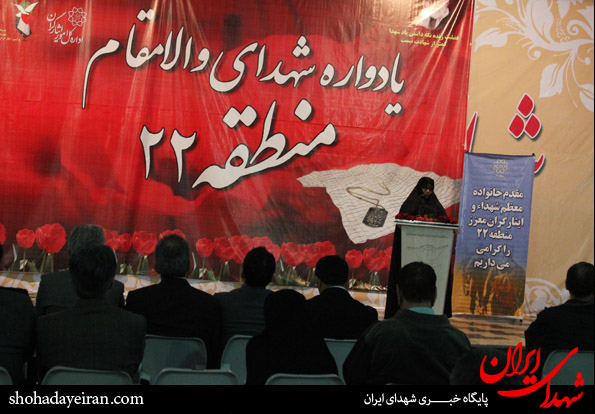 تصاویر/ غبار روبی قبور شهدا با گل و گلاب