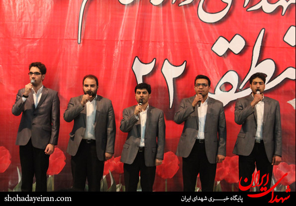 تصاویر/ غبار روبی قبور شهدا با گل و گلاب