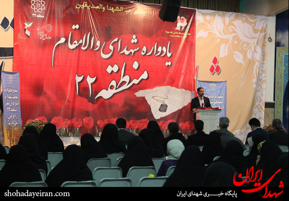 تصاویر/ غبار روبی قبور شهدا با گل و گلاب